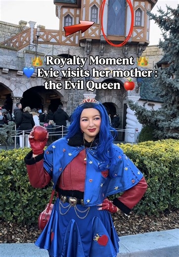 Evie visits her mom the Evil Queen 👑🍎 #evie #descendants3 #descendants #evilqueen #vk @Disney Descendants @Disney Music @SofiaCarson @Disney Channel