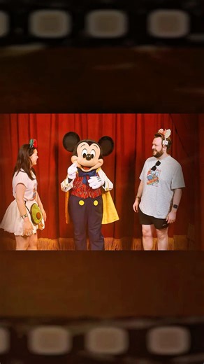 Meeting Mickey Mouse !!! 🐭 🏰