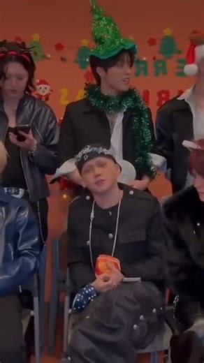 TREASURE FANBASE on Instagram: "Demen banget kalo sering live gini mahh 🤏😁😁"