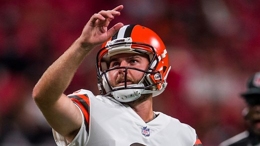 Doink! Crossbar denies McLaughlin's 57-yard FG try