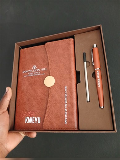 Get this gift-set for your best employees and your loyal customers from MB Graphics and other more gift sets ..... #giftset #employeeofthemonth #employeegiftideas #mbgraphics #sarova @Tembea Nakuru @Ivan @Kahindijr