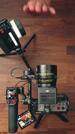 精密なフォーカスを実現—DJI Focus Proがオートフォーカスを簡単に操作する様子をご覧ください。LiDAR、モーター、グリップ、ハンドユニットを組み合わせて、どんな撮影にも対応できるセットアップをカスタマイズ！🎥✨ 🎬: IG/chrisbrockhurst #DJIRonin #DJIFocusPro #LiDAR #unboxing #videographer #filmmaker
