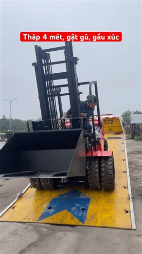 Handing over a 3.5-ton forklift with both lifting and excavating capabilities 🌿
