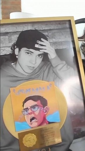 Spreen Enseña Su Disco de Oro Por La Canción "A Casa Pete" #spreen #spreendmc