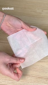 You feel like making muffins but you don't have the right cups? We got this! Try this easy trick, you'll only need some parchment paper. PROCEDURE: 1. Cut some squares of parchment paper, approximately 12x12 cm and fold them in four. 2. Cut along the folds without reaching the center. 3. Push towards the center with a glass and place the oven paper inside the muffin moulds. 4. Pour the batter into the cups you just created and you're done! Use these muffin cups to prepare some delicious and fluf