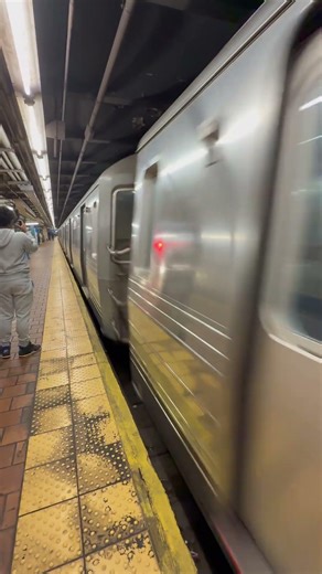 R68 D Train Departs 125th St!