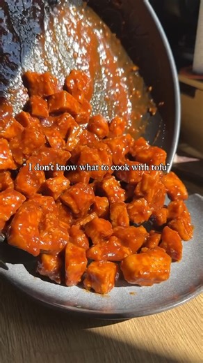 STICKY SESAME TOFU 💥 You don’t know what to cook with tofu… well this recipe is a good place to start with!😋 RECIPE (3 servings, 30min prep time): -400g firm tofu Tear into chunks. -2 Tbsp corn starch -salt to taste -1/2 Tbsp oil Toss and bake at 190C/360F for 17-20mins (air fryer: 15mins). Alternatively: pan fry Sauce: -2 Tbsp ketchup -2 Tbsp soy sauce -2 Tbsp sugar -2 Tbsp vinegar -2 Tsp sesame oil -1 Tbsp toasted sesame seeds Add to a pan, stir well and let it bubble until slightly thickene