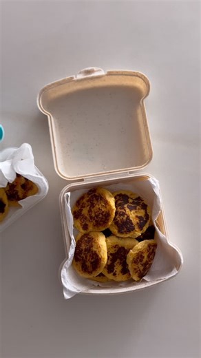 Lylo Fa on Instagram: "Tortitas ¡Receta rápida y rápida! 🥕 Para tu Bebé. Ingredientes: Una pieza de Pollo ( Sin Hueso) Zanahoria, Papa y Cebolla Mezcla de Cereales @hipp.mx En tu licuadora pon la opción de triturar Mi licuadora es de @ostermexico"