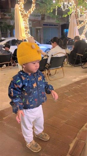 Video của Cáheo (@em_be_ca_heo) với bản nhạc nhạc nền - Cáheo