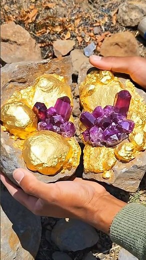 OMG 😱 Diamond Hunter Found Massive Gold Nuggets & Rare Purple Crystal Geode Inside Ancient Rock 💎🔥