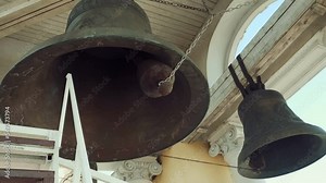 A set of bells of different sizes and sounds on the belfry of the Russian Orthodox Church and a device for the melodic sound of bell ringing on which bell ringer plays. Includes audio. Contains audio
