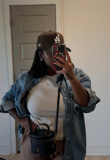 Ok the way I branded these cups, the virtual cafe starting to look like a brick and mortar ☺️🖤 yall like them ? Should we actually work towards a cafe (the parlor) ? #naimandcoparlor #cups