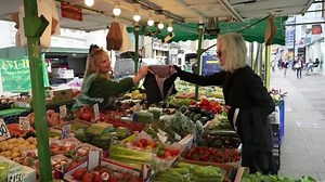 UK inflation hits 40-year record, highest in G7