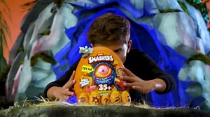 Smashers Dino Egg Hunt by ZURU, Light-Up Fire Breathing Dinosaur Themed Treasure Hunt Toy, Collectable Toy for Boys and Kids (Giganotosaurus)