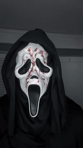 A lil bit of oxygen is all we need 😘 #booktok #ghostfacecosplay #booktok #fypシ #scream