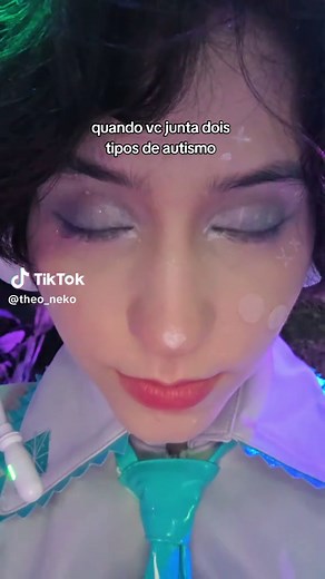 Hatsune Miku Meets Jurassic Park: A Unique Cosplay Fusion