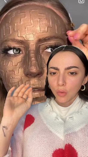 201K views · 35K reactions | Todos los días me mandan este video, así que es momento de anular la maldición @felicialewisxo 李 makeup de laberinto neón #makeuphacks #makeup #maquillaje | Cande.copello | Facebook