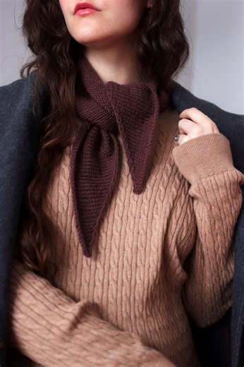 KNITTING PATTERN ⨯ Classic Bandana Scarf Knitting Pattern, Triangle Knit Scarf, Knit Kerchief Pattern ⨯ Beginner Knitting Pattern, Easy Knit