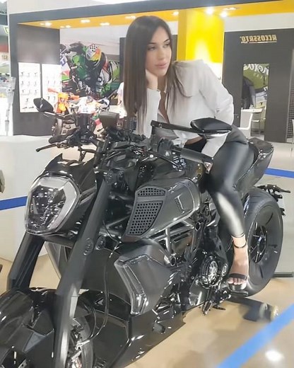 Stunning Model With Ducati Diavel V4 At The Motorcycle Show! 🔥