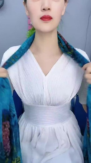 229K views · 2K reactions | #fyp Silk scarves are so tied that they look good and have temperament #Silkscarf #Tutorials #Collocation #scarves #sil_cut | Dress prepare | Facebook