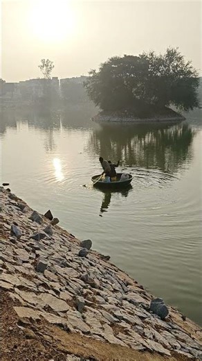 Fishermen spreading fish net to catch fishes 🐠🐠🐠 in the lake