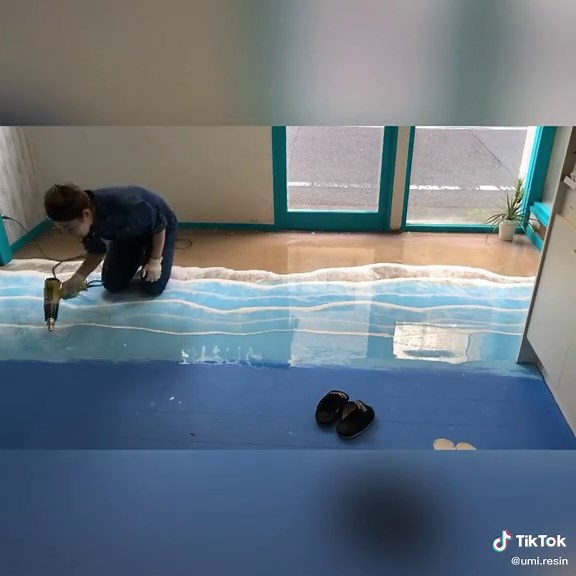 床を海に🏖 4〜6WAVE目🌊 波は何層にも重ねて作っていきます🌊1層で固まるまでに24時間！！#レジン#レジンアート #海#この夏の過ごし方 #おすすめ乗りたい