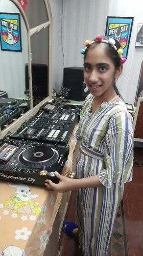 9 year old DJ Mixing on the pioneer cdj 2000 Nexus 2 || 2 ||
