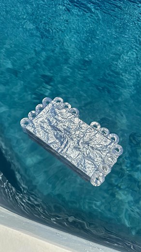 Mariama Diallo on Instagram: "New Series Alert : How to Pose. After modeling for 10 years I’ve learned a few tips and tricks and wanted to share. Most are going on the clock app but wanted to share this with you before I go to the beach. Let me know if this is helpful and if you want more videos like this. 🤍 #posingtips #bikini #howtopose #tipsbymariama"