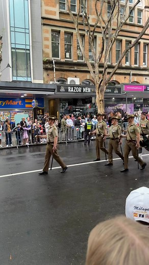 Anzac Day parade through the city. Wonderful to see so many people turn up even though the weather is not so good. #ANZAC #ANZACday #parade #outbackpolaks #australia | Outback Polaks