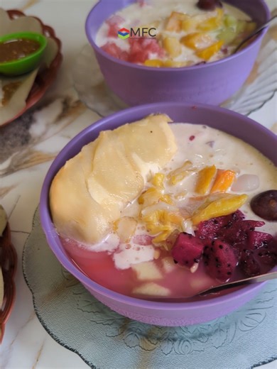 Bebek Bumbu Hitam dan Es Teler Creamy di Mojokerto