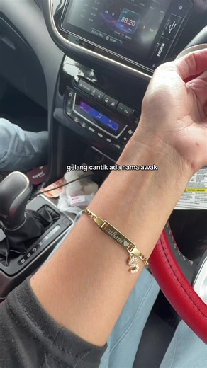 Beautiful Personalized Name Bracelets for Women