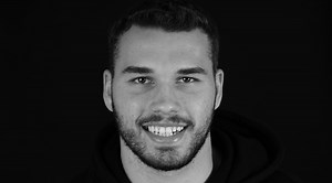 Diastema closure with porcelain veneers - rezotto production