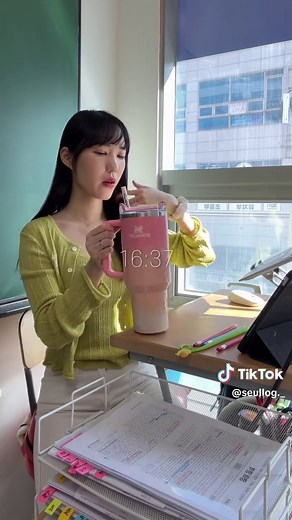 고등부 영어강사의 하루 👩🏻‍🏫📚 4시에 출근해서 눈 깜짝할 사이에 밤 10시가 되는 마법…🫠 A day in the life of a Korean English teacher 👩🏻‍🏫📚 Started work at 4 PM Blinked once, and it was already 10 PM… 🫠