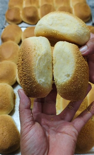 1.7M views · 7.2K reactions | 1 kilo Classic Pandesal recipe Ingredients  1 kilo first class flour 1 tbsp yeast 1/2 tbsp bread improver 1/2 cup powdered milk 2 tsp iodized salt 3/4 cup light brown sugar 1 tbsp vanilla extract 1/3 cup oil 1/3 cup margarine 2 cups water Bake 180°c for 15 minutes #indayjonnatinapay #classicpandesal | Inday Jonna Tinapay | Facebook