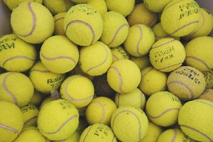 Pourquoi les balles de tennis sont-elles jaune fluo ?