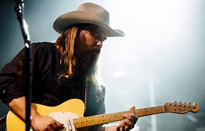 Chris Stapleton Brings Down the House with “Broken Halos”