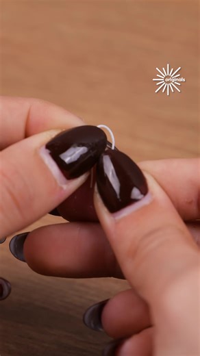 Easy DIY method to thread a needle🪡 | Simple Life