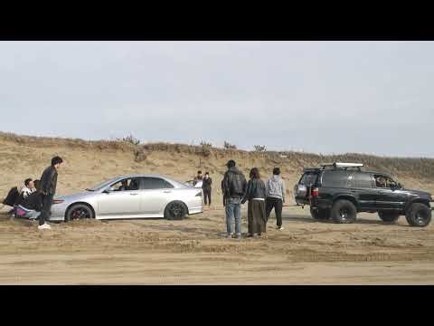 ジムニーでスタックした車を救出！千里浜海岸なぎさドライブウェイ