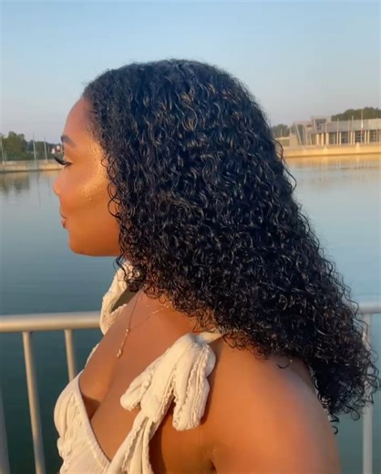 Destiny C. on Instagram: "mesmerizing & sun-kissed☀️🦋💋 (New video is live on YouTube L!nk in bio.)"