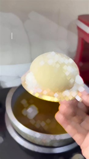 Bakedup - the Baking Academy & Cake Shoppe on Instagram: "That white line (ring) on donuts and bomboloni is a sign of perfect fermentation and frying. Below are clear, practical tips to achieve it consistently, especially useful for commercial and class-level production. Key points: High hydration dough (soft but not sticky) Strong bread flour (11–13% protein) Fat (butter/oil) should be balanced – too much fat reduces the white line Sugar should be moderate (excess sugar browns too fast) 👉 If s