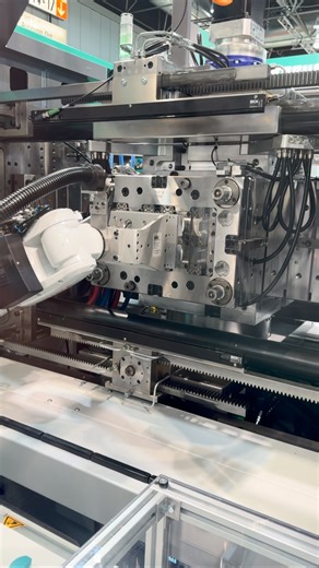 Vega Cylinders on Instagram: "🌍 **When steel meets silicon, injection molding’s future is born.** 1000-ton hydraulic presses now “think”: 6-axis robots with 90%, Six Sigma quality. True revolution? Mental shift: blending human expertise with predictive data. AI supercharges precision and expert decisions. Using AI for Moldflow sims or predictive maintenance yet? Share below 👇 Please Follow Me Stefano Meli www.vegacylinders.com #InjectionMolding #Robotics #AI #Industry40 #SmartFactory Automatio