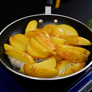 69K views · 1.2K reactions | Une des plus délicieuses recettes de pommes de terre que ma famille adore ! Rapide, simple et économique #recette #pommesdeterre | Ma Cuisine | Facebook