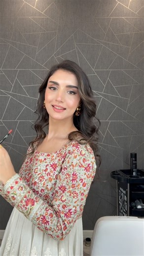 Zainab Mazhar on Instagram: "Didn’t overdo it… just enough to steal my own ❤️ Outfit @erumkhancouture Jewllery @zaheenkamran Makeup @aliyanaliofficial8 x @hsalonspa #zainabmazharofficial #fitcheck #getready #modern #lifestyle #actor #model #sardarji3 #sohnilagdi"