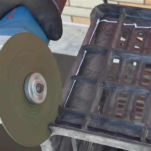 Cut plastic fruit containers every house needs this and no one does it! Creation Zone 👍 | Village Tale