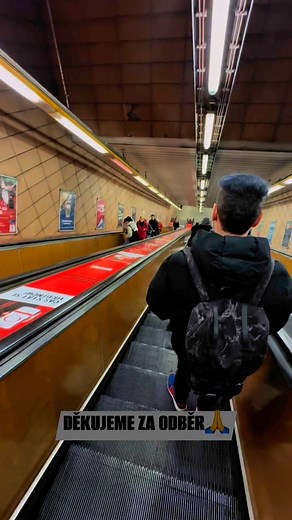 Ať je hudba tvůj lék💊🎙️.. Devadesátková klasika od Lunetic na eskalátorech do metra🥳..#dvatoo #metro #praha #česko #song #sing #partyvmetru #party #lunetic #devadesatky #busking | DVATOO