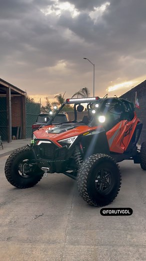 💥Así el resultado de instalación de este rzr turbo r al cual le colocamos: 👉🏼Bazucas 8” 👉🏼Bazucas 6.5” @rockfordfosgate Todo conectado a ride command 👉🏼Par de antenas 1m 👉🏼Barra 30” 👉🏼Duallys delanteros Todo instalado con la mejor calidad para los clientes mas exigentes! Si buscas los mejores accesorios del Mercado, 📱Contáctanos al 3315998989 Realizamos envíos a todo México 🇲🇽 #canammaverick #canammaverickx3 #rzrpror #rzrturbor #rzrlife #rzrpolaris #polarisrzr #pror #turbor #polari