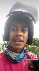 1.7K views · 44 reactions | Kesian rider ni, customer salah bg location tapi rider ni tetap pergi hantar walaupun sejauh 35km. Jauh pusing sana sini sebab nak hantar makanan customer. Last-last kena marah!  Sepatutnya customer tu kena minta maaf laa sebab salah dia kan. Hargai sikit usaha rider. Bukannya bagi jawapan yg tak sepatutnya. | The Malaysian Update | Facebook