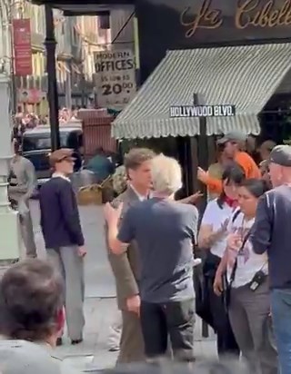 Pedro Pascal and Todd Haynes today on the set of ‘DE NOCHE’ in CDMX 📹 jorgereyes7408 | tiktok