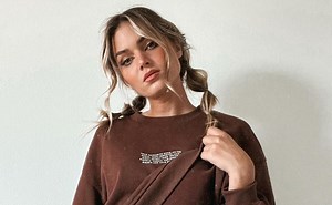 ¡Encantadora! Morgan Ketzner exhibe su figura en traje de baño desde la playa