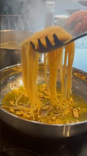 Authentic Italian Aglio e Olio Recipe | Easy Pasta in 10 Minutes